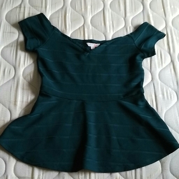 Guess | Plum Tops - Picture 1 of 2